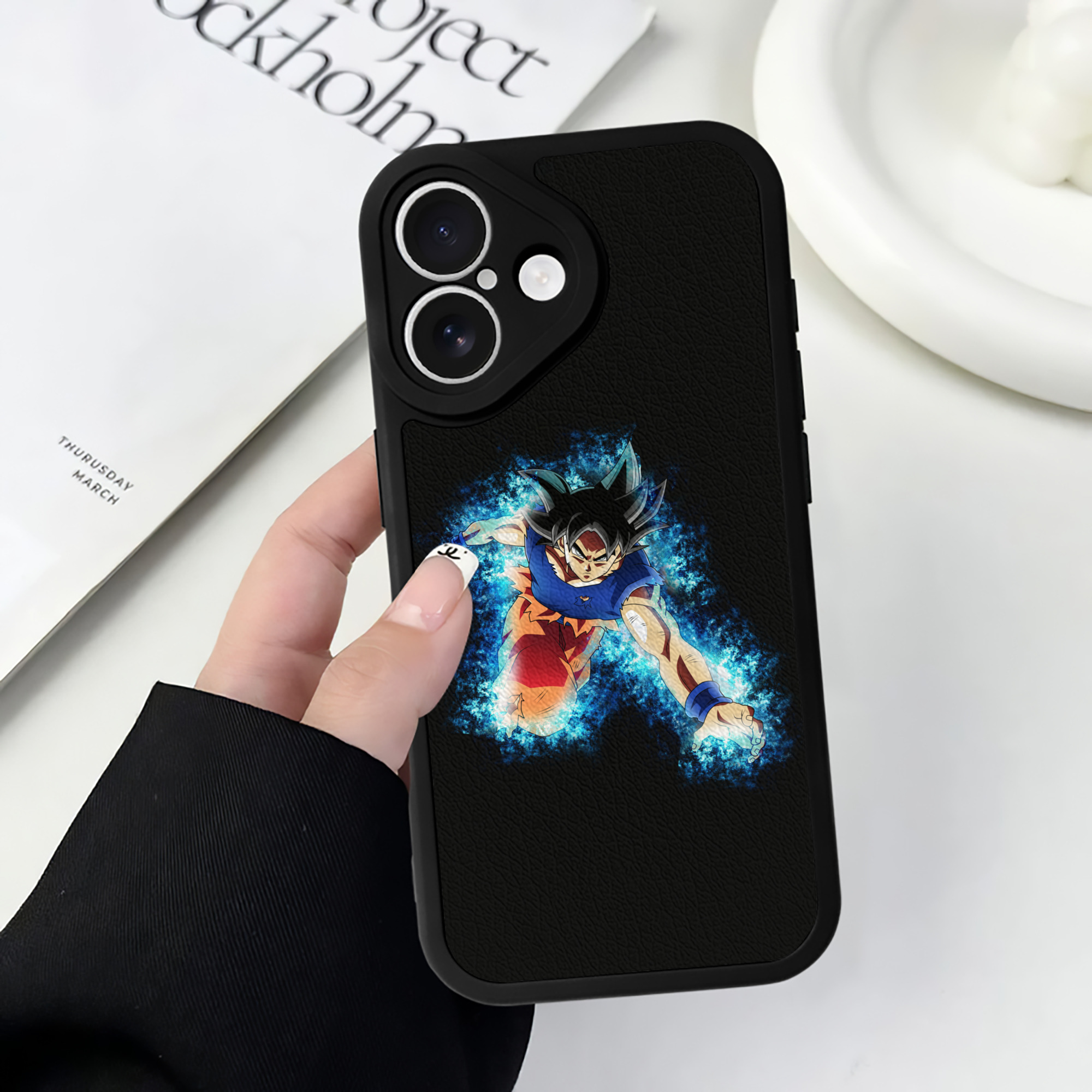（画像用） ドラゴンボール 孫悟空（そん ごくう）Son Goku カカロット DRAGON BALL Kakarotto 【iPhone 16シリーズ対応】シリコンスマホケース（レザー調） 材質：シリコン